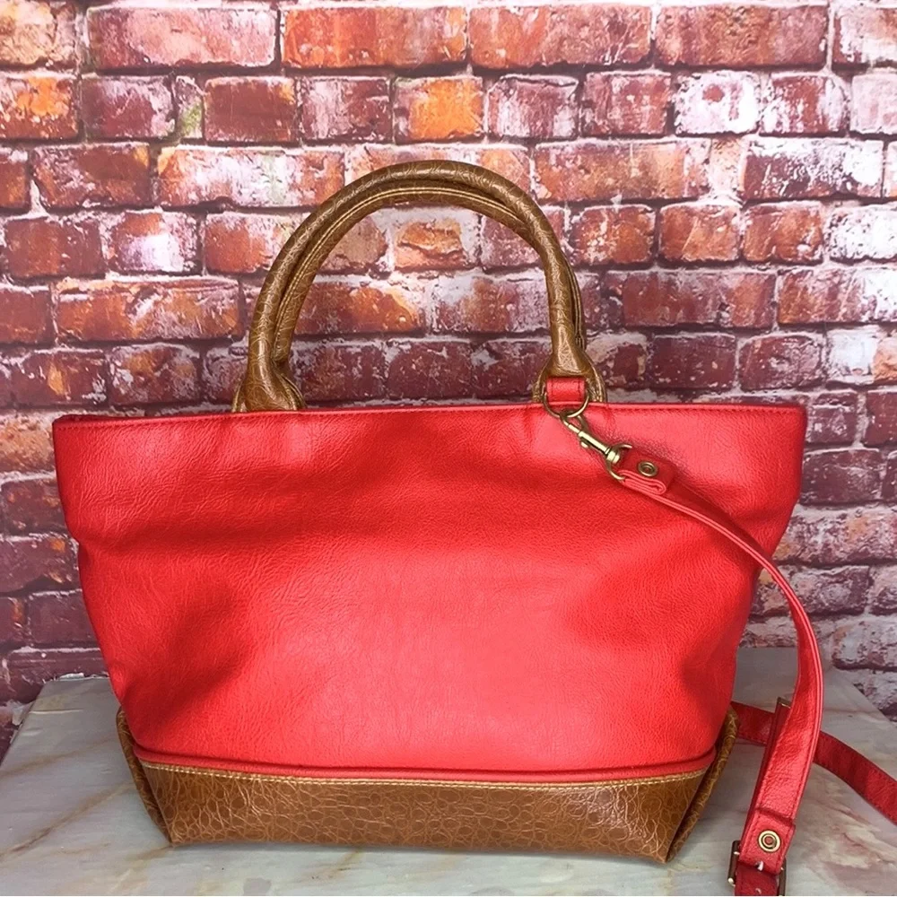 Vintage Y2K Capezio Cherry Red Large Convertible Crossbody Bag - Picture 4 of 12